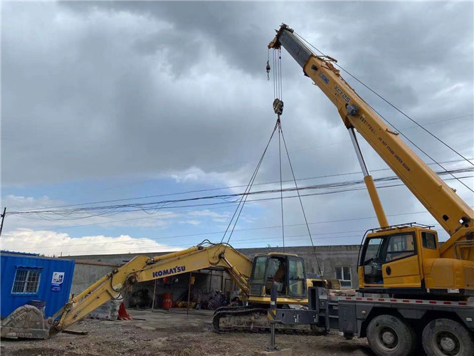 上街区25吨吊车的工作半径是多少？