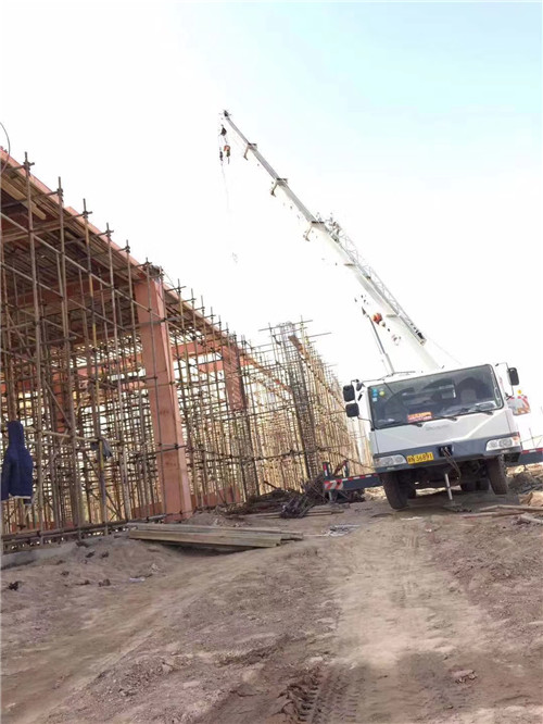 上街区吊车作业的安全注意事项有哪些？